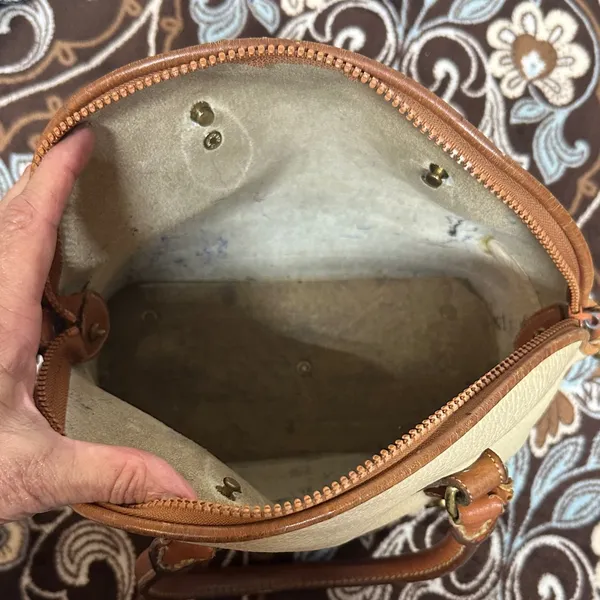 Vintage Dooney & Bourke Cream and Brown Satchel - Image 12