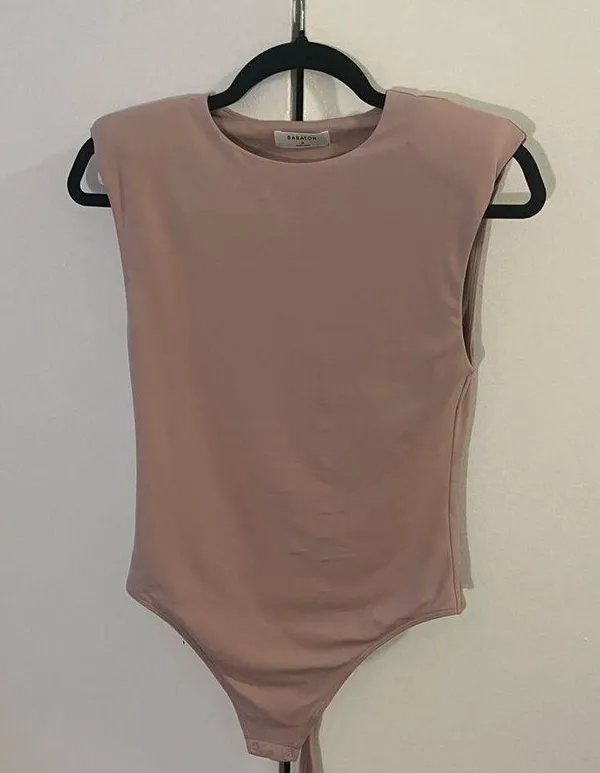 Aritzia babaton sculpted bodysuit with shoulder pads. - Image 5