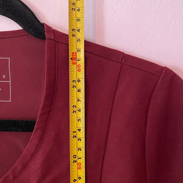 FIGS Burgundy Red Purple Aburi Fitted Scrub Top Uniform Women's size Small - Image 8