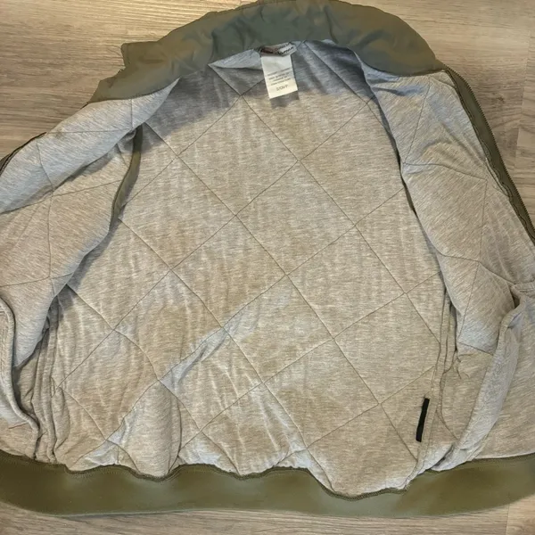 Dickies women’s quilted and lined puffer vest size Small - Image 5