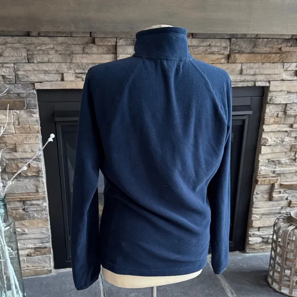 Vineyard Vines Women's Navy Fleece Turtleneck Sweater - Image 6