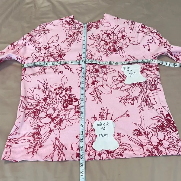 Basic edition size XL pink with red flowers button front cardigan GUC - Image 8