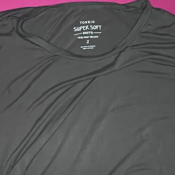 Torrid Super Soft Knits Grey Ruched Side Cinch Drawstring Top T-Shirt Size 2/2X - Image 2