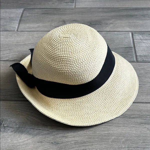 Elegant Cream Sun Hat with Black Band - Image 4