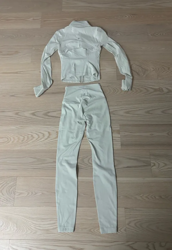 Cream Lululemon jacket and leggings set  - Image 4