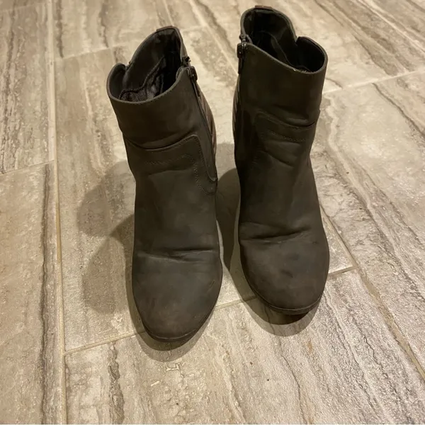 Gray Ankle Heeled Boots With Red/Brown Striped Detail 10 - Image 3