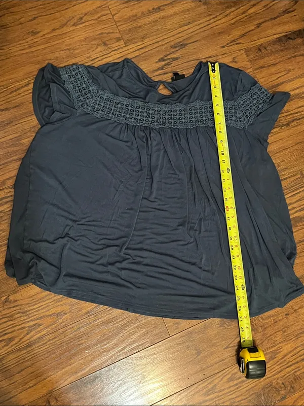 Pretty Torrid Navy Crochet Yoke Short Sleeve Top - Image 11