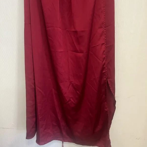 Elegant Burgundy Maxi Dress - Image 3