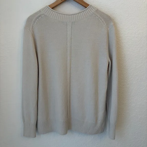 Banana Republic V-Neck Cricket Sweater Women M Oatmeal Tennis Preppy Lightweight - Image 4