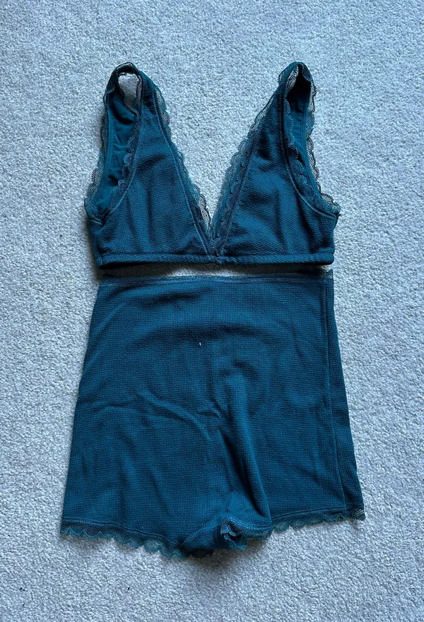 Victorias Secret Lingerie Set - Image 3
