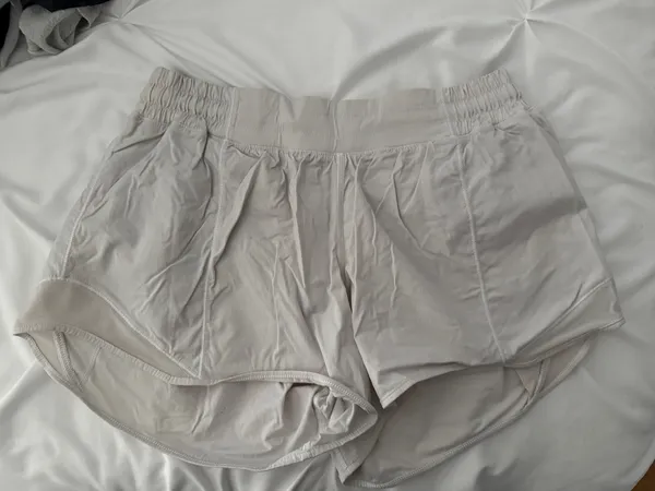 Lululemon Hotty Hot High-Rise 2.5" White - Image 2