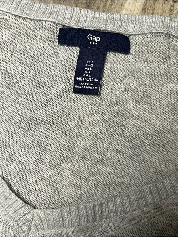 GAP Light Gray V-Neck Women's Sweater - Image 2
