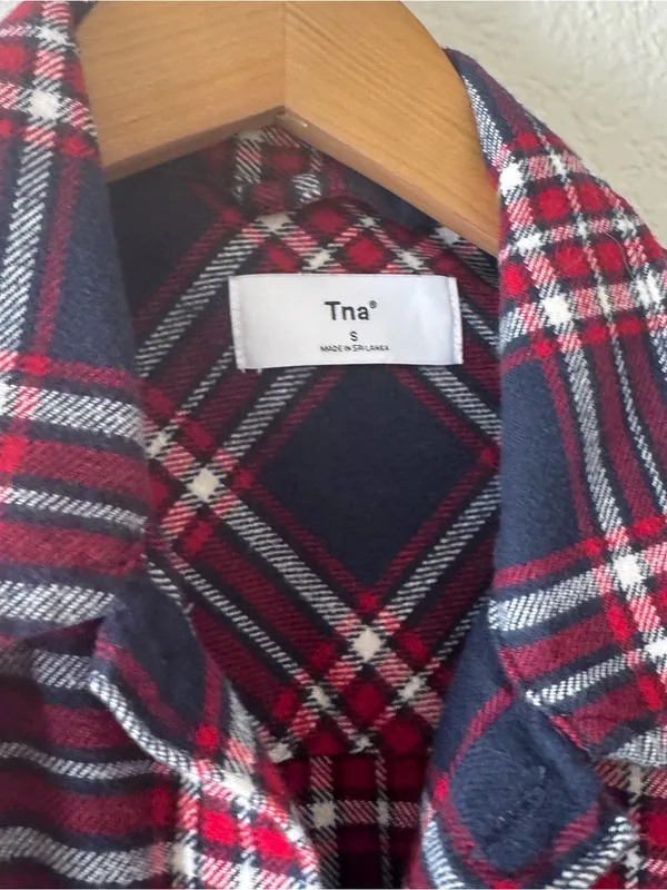 Aritzia TNA Oversized Fit Red Plaid Shirt Flannel Button Up Top Women's Size S - Image 7
