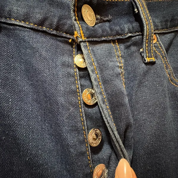Levi's Women's Straight Wedgie Fit Jeans button fly in Dark Blue Wash NWT 31 - Image 2