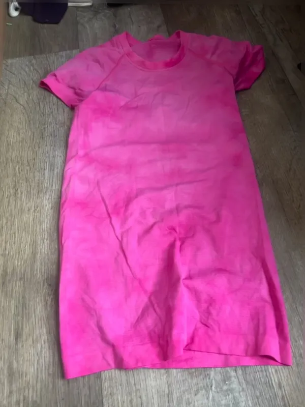 Lululemon Swiftly Tech Short Sleeve Shirt in a pink marbled dye pattern size 2 - Image 5