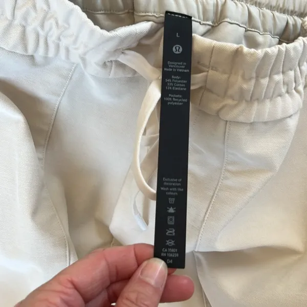 Lululemon Athletica Cream Cargo Pants Relaxed Fit. Size Large - Image 6