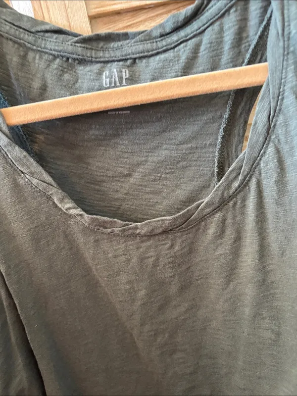 GAP Green Scoop Neck Tank Top Medium - Image 2