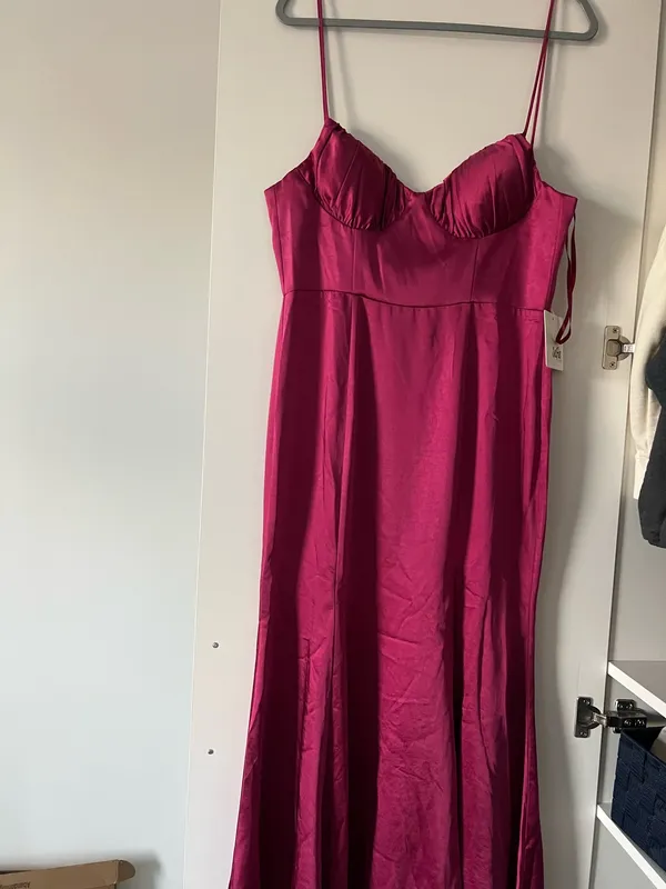 Selfie Leslie High Split Gathered Maxi Dress Magenta Size Large - Image 4