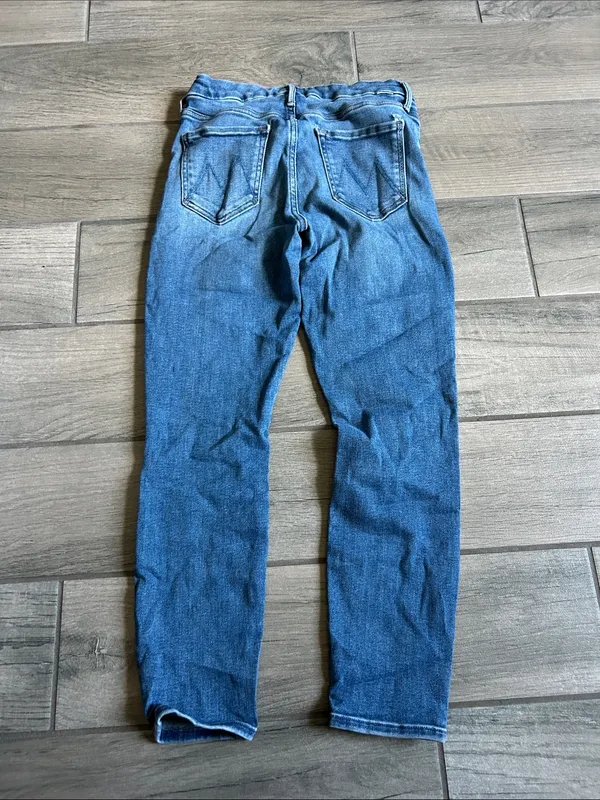 MOTHER Women's the looker Crop Jeans - Medium Blue Wash - Image 4
