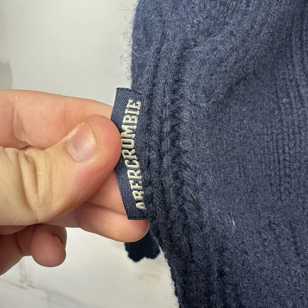 Abercrombie & Fitch Vintage Women’s XL Navy Cable Knit V-neck Sweater - Image 10