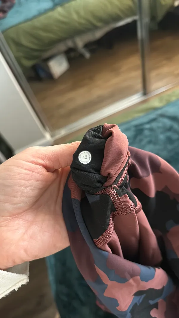 Lululemon size 12 burgundy camo - Image 2