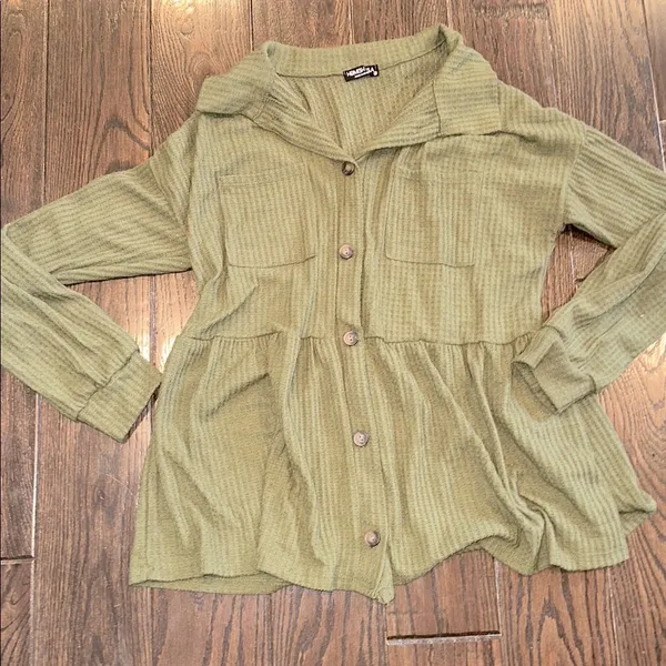 Heimish olive green waffle knit boho top size medium - Image 2