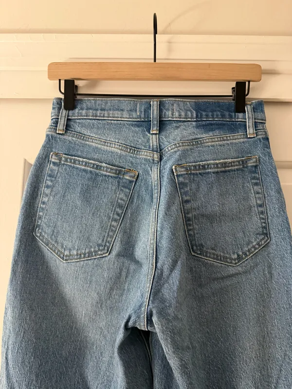 Abercrombie Curve Love 90s Straight Ultra High-Rise Jeans - Image 4