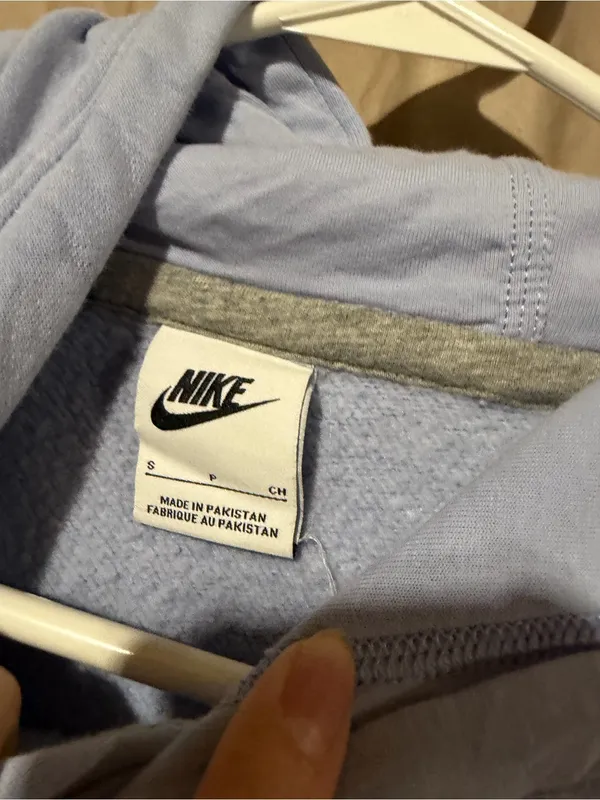 Nike sweatshirt - Image 2