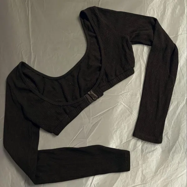 Edikted Sydney Ribbed Open Back Crop Top Black - Image 7