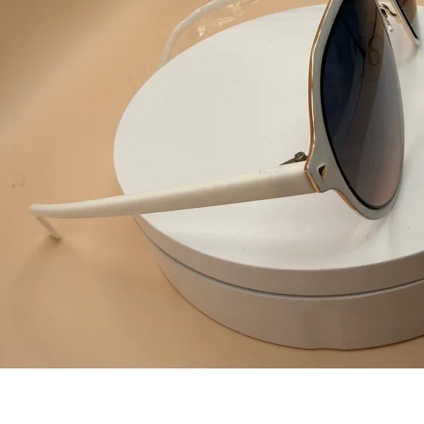 Velvet Eyewear White Gold Aviator Sunglasses‎ with Gradient Lenses and Case - Image 7