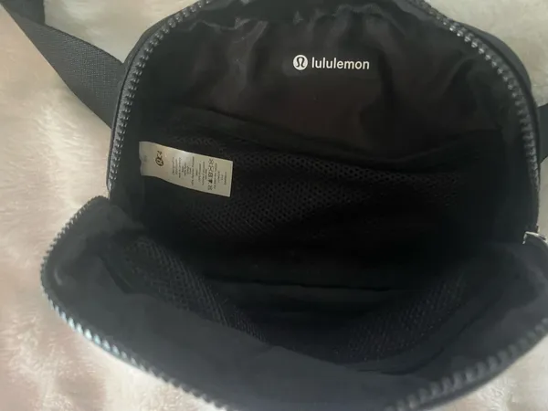 Lululemon Black Belt Bag Everywhere - Image 3