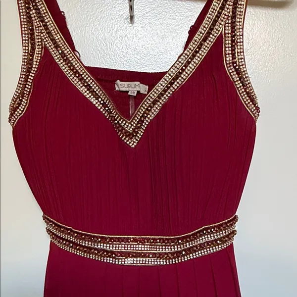Sublime Beaded V-Neck Maxi Dress in Burgundy - Image 3