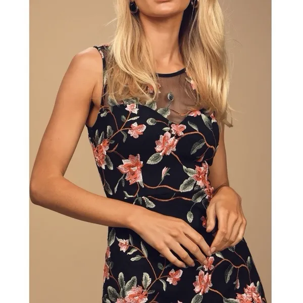 NWT Lulus Headliner Floral Embroidered Sleeveless Midi Dress‎ Size MEDIUM - Image 2