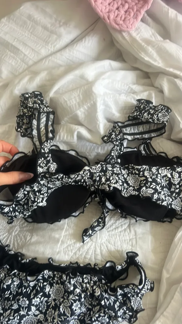 Bikini - Image 2