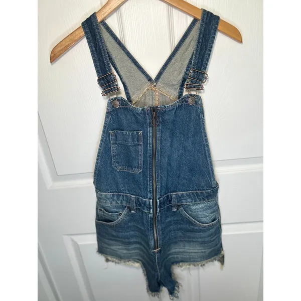 We The Free Denim Shortalls 4 Blue Zip Front Raw Hem‎ Distressed Overalls - Image 2
