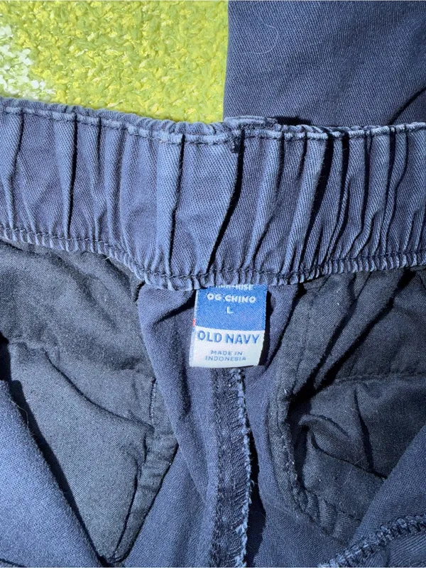 Old Navy woman’s navy Chino pants - Image 4