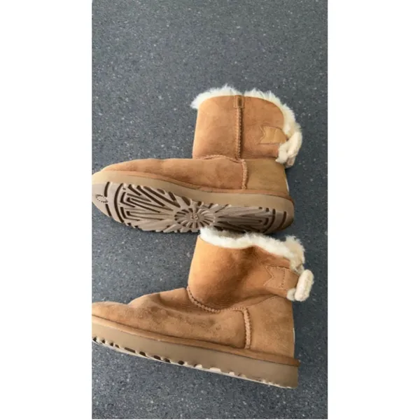 UGG Mini Bailey Knit Bow Boots in classic chestnut suede size 8 - Image 11