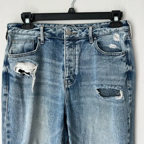 Pacsun Women’s Distressed Light Wash‎ Denim Mom Jeans Size 30 ⬛️ - Image 2