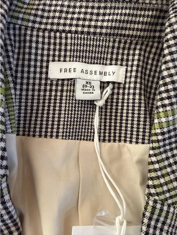 Free Assembly Checkered Set - Image 3