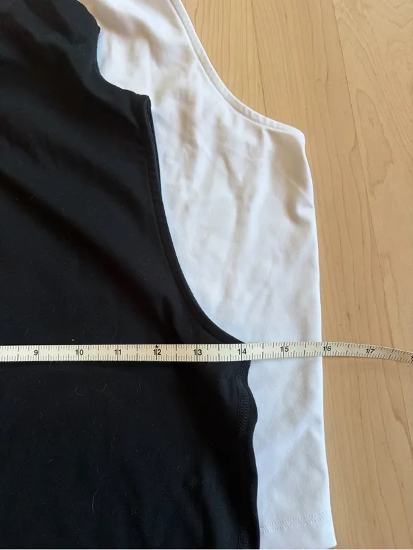Yogalicious Zenly Evelyn Mock Crop Tank 2-pack - black/white - XS - Image 5