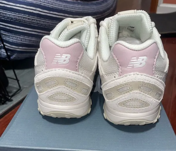 New Balance 204L Sea Salt Pink - Image 3