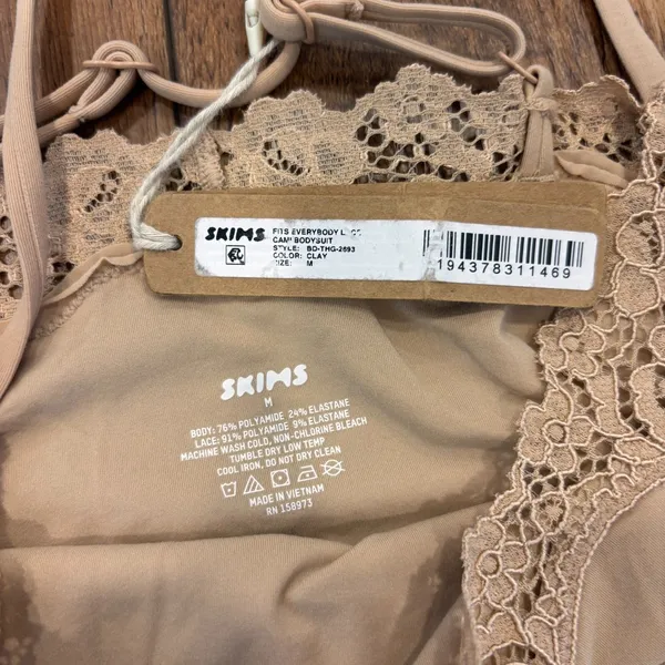 NWT SKIMS Fits Everybody Lace Cami Bodysuit Thong Snap Women's Size M - Clay Tan - Image 3