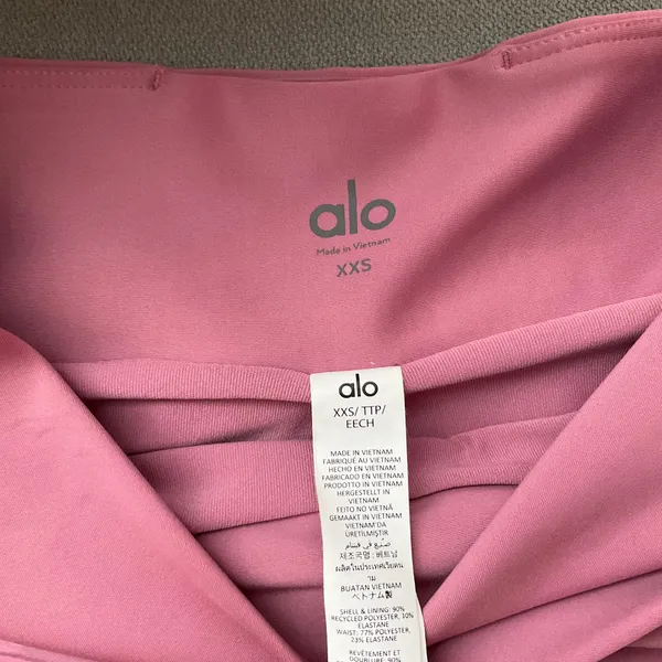 Alo Yoga V-Cute Running Short Pink Wild Rose XXS - Image 3