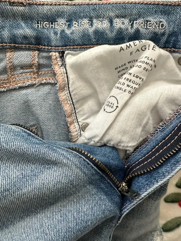 American Eagle 90s Boyfriend Jeans - Image 4