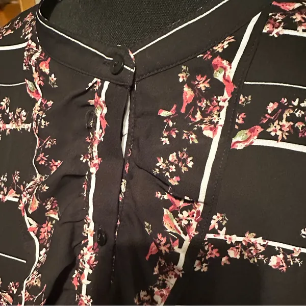 Size XL Worthington blouse with birds and flowers - Image 2