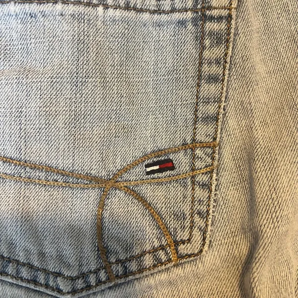 Vintage‎ Tommy Hilfiger Women Light Wash Distressed Flare Jeans Size 14R - Image 13