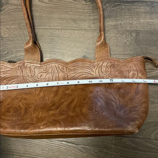 Leaders in Leather Light Brown Leather Shoulder Bag w/ Floral Western Design - Image 3