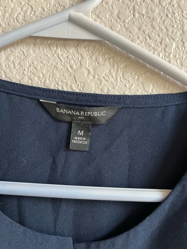 Medium Banana Republic Blouse - Image 2