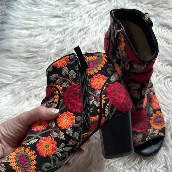 Crown Vintage Frankie Embroidered Floral Peep Toe Ankle Boots - Image 6
