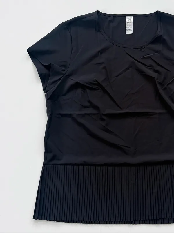 NWT Spanx “Yes, Pleats! Tee” size Medium - Image 4